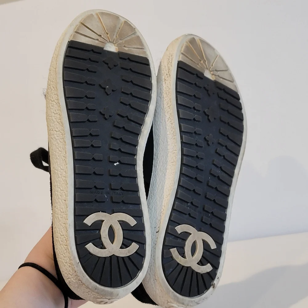 CHANEL excellent